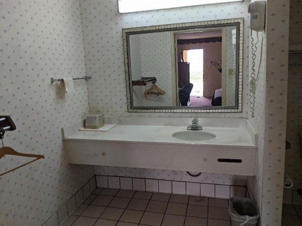 Key West Inn - Montgomery South image 3